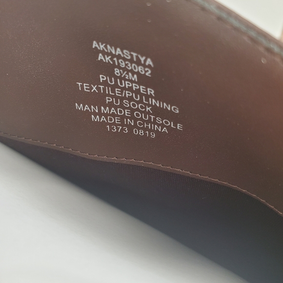 Holding Item 🩷 Just In Case - Picture 7 of 7